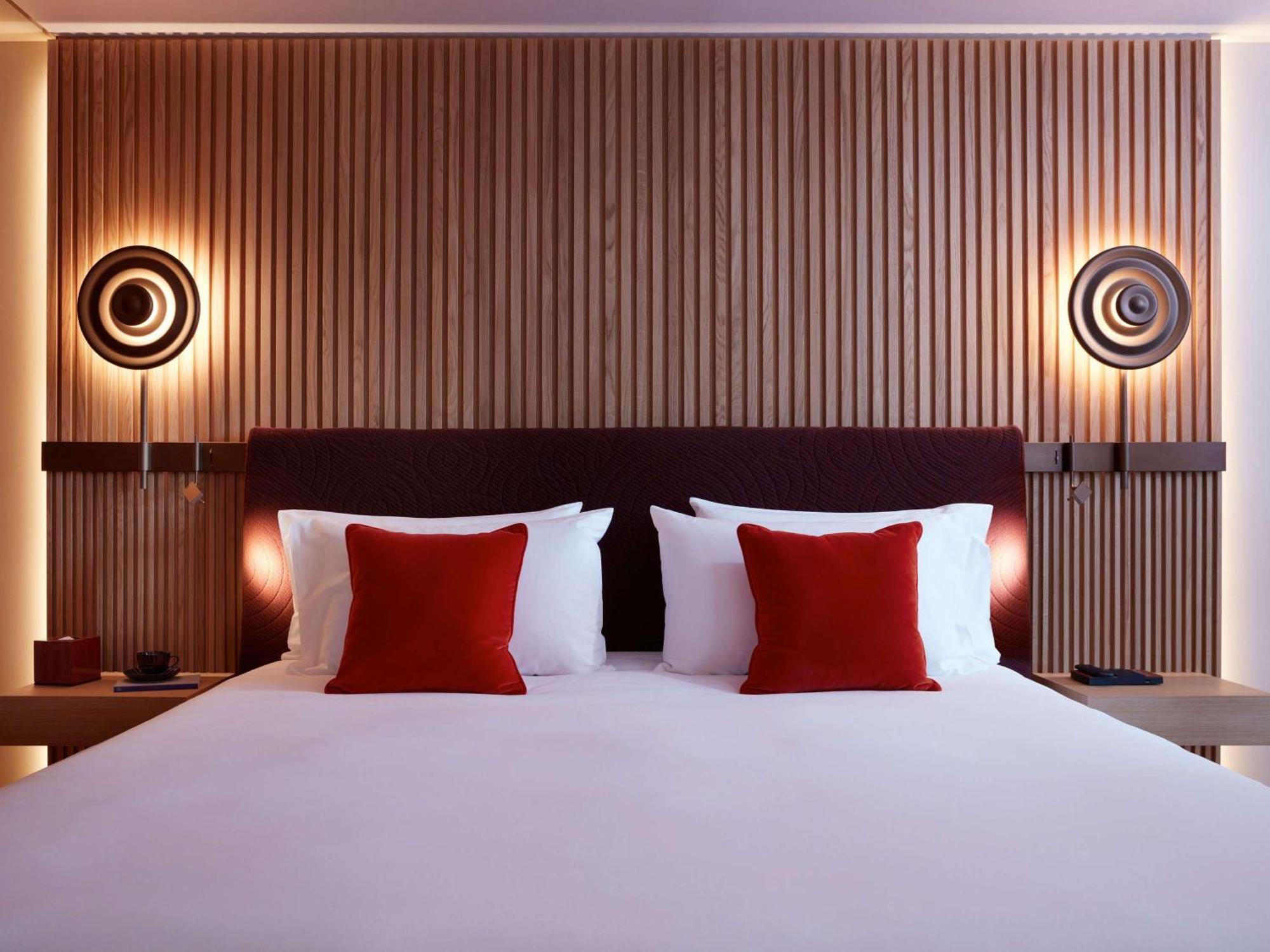 So/ Paris Hotel 외부 사진 A bedroom at the hotel