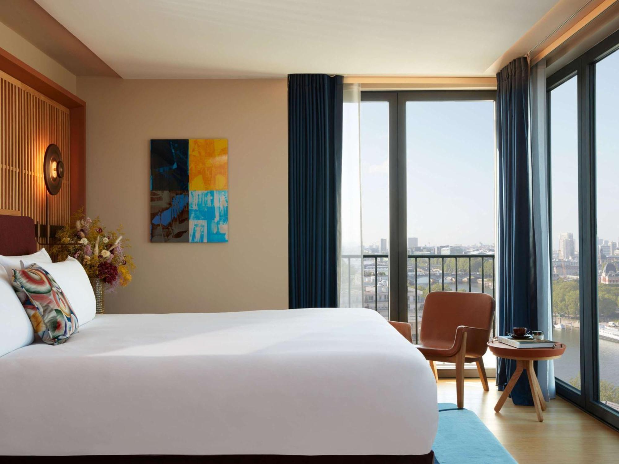 So/ Paris Hotel 외부 사진 A bedroom at the hotel