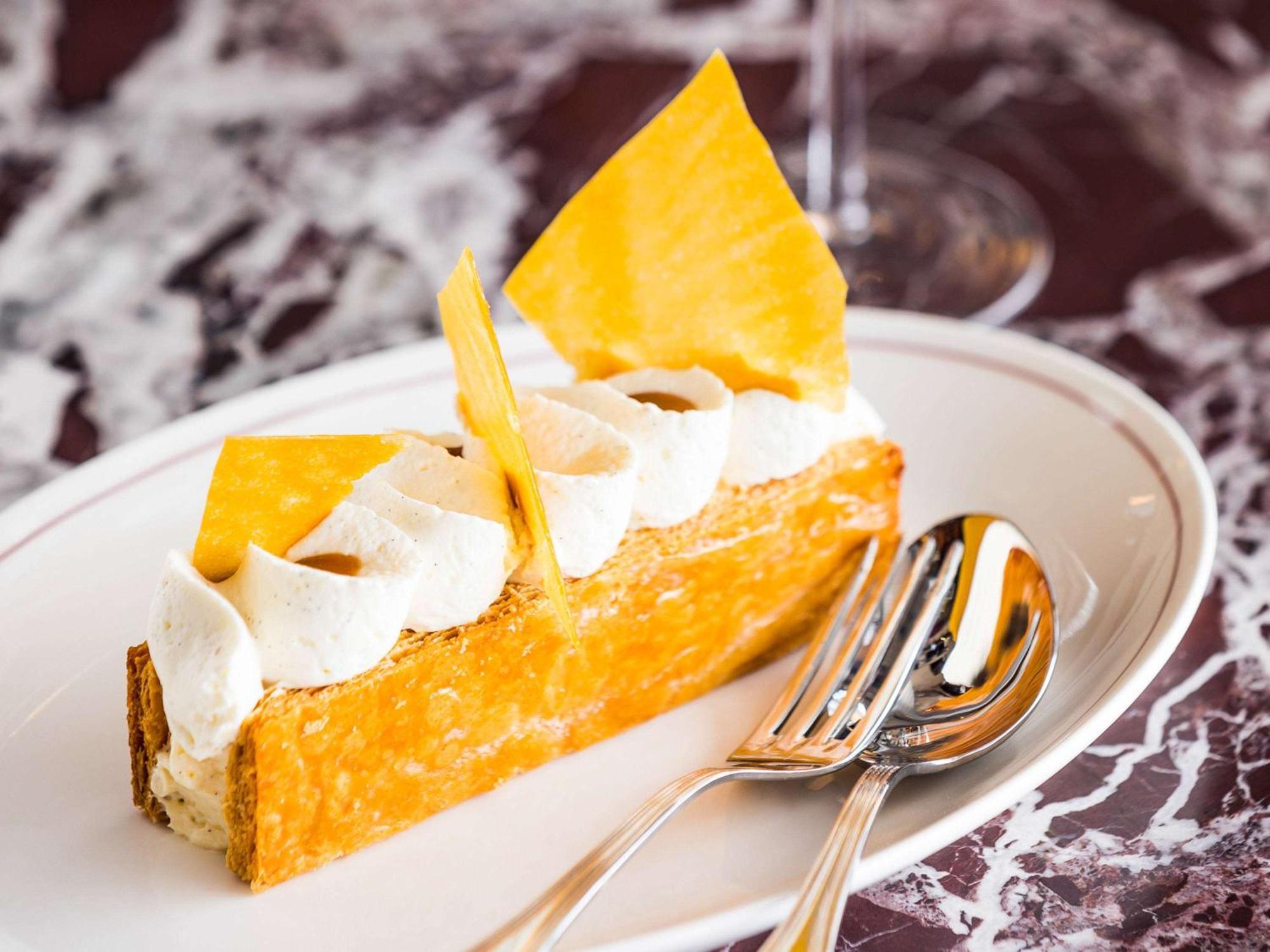So/ Paris Hotel 외부 사진 A slice of mango float