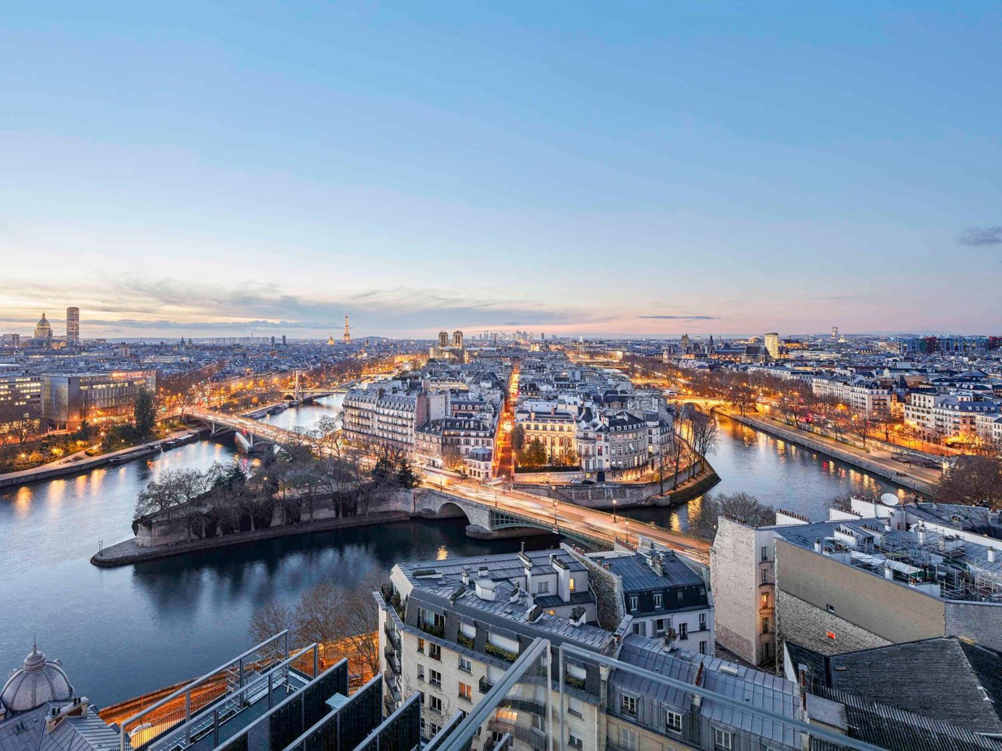 So/ Paris Hotel 외부 사진 View of the Seine from the 14th arrondissement