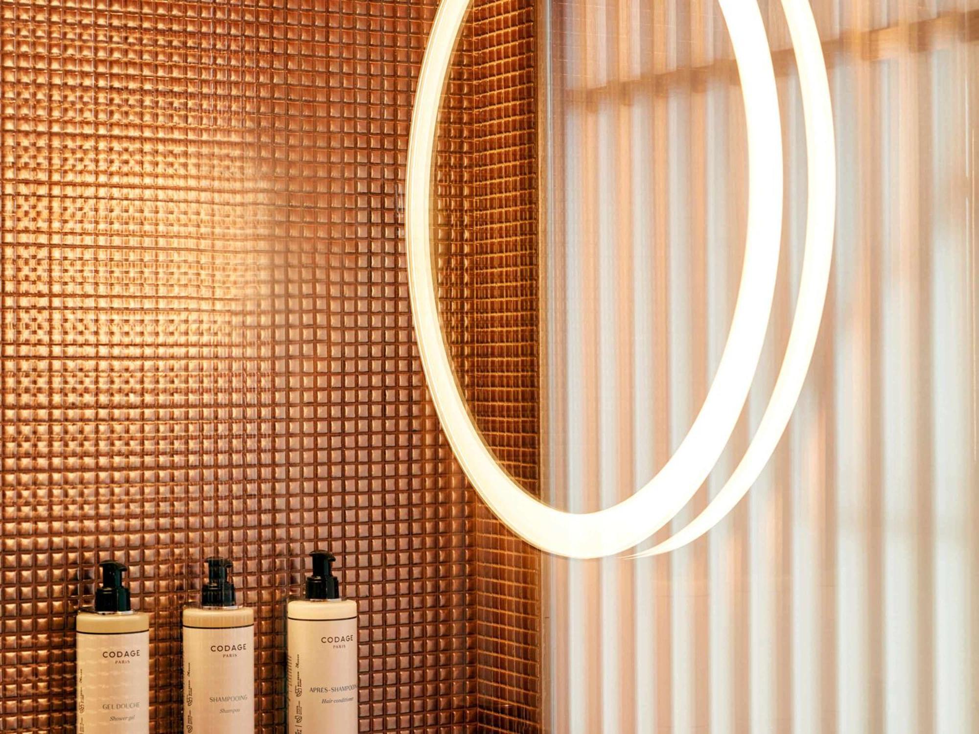 So/ Paris Hotel 외부 사진 Copper mosaic tiles