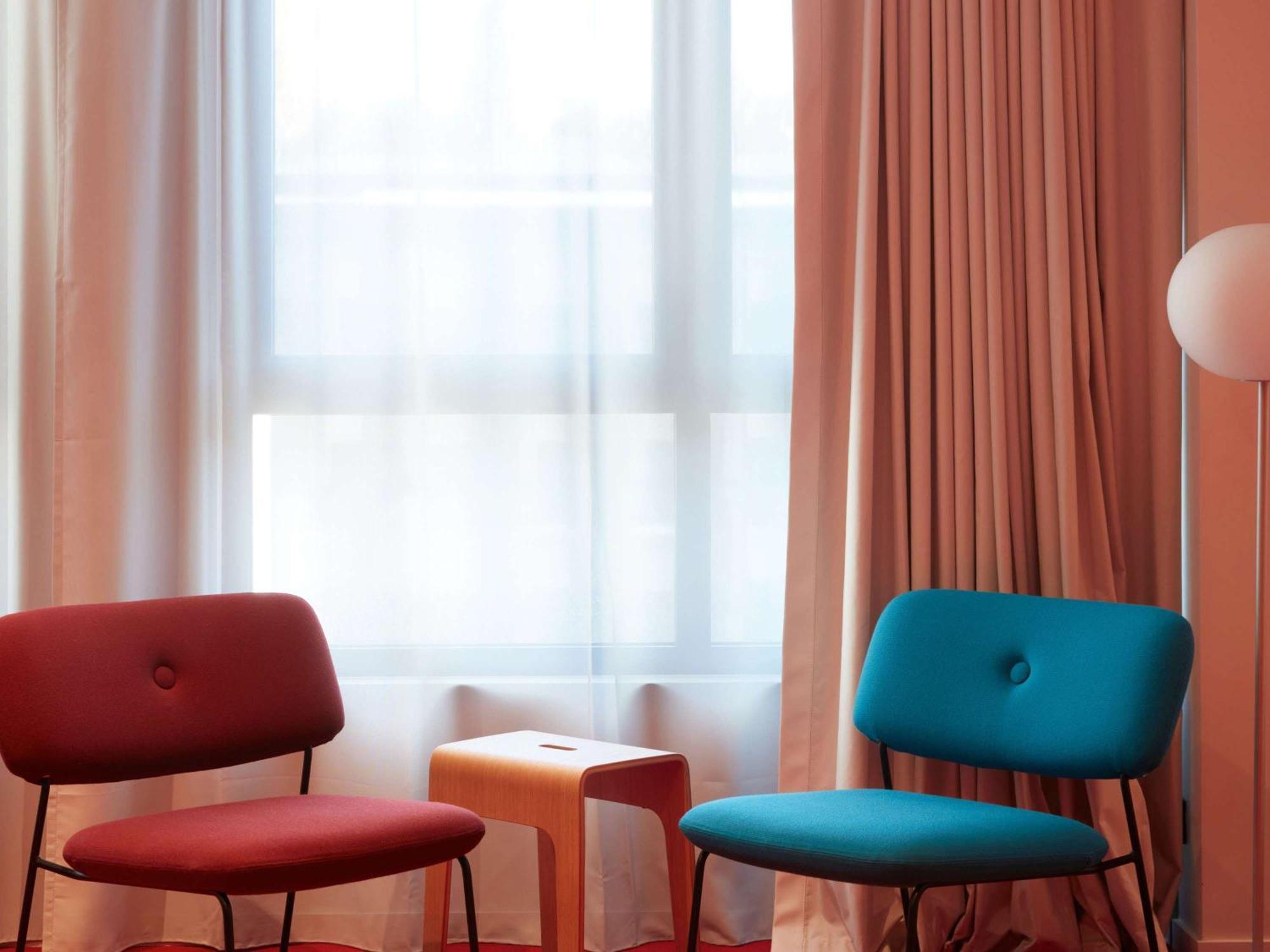 So/ Paris Hotel 외부 사진 The interior of a room at the hotel